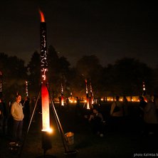 055 Installation de Feu Cie CARABOSSE photo Kalimba.M 73 15x20 300 luz web credit web.jpg - Photo d'illustration